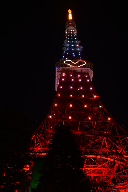 Tokyo Tower illuminated with Diamond Veil(Rainbow)